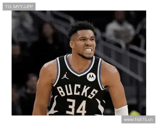 刷到扬尼斯·阿德托昆博晒的家照，沙发能开派对，我还在数房租