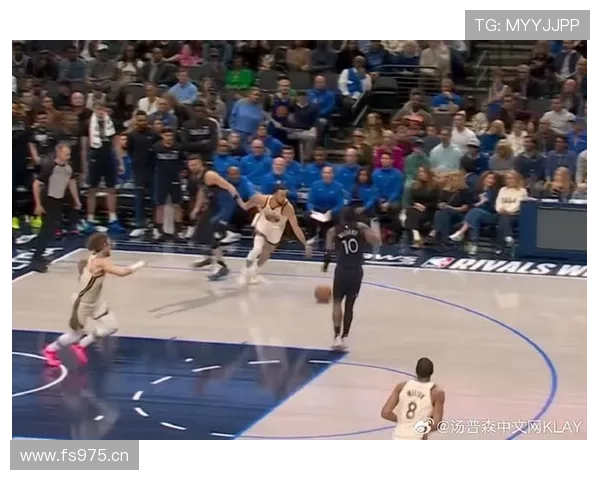 斯蒂芬·库里穿睡衣在豪宅后院练三分，孩子们拿爆米花当看台，我的周日只剩快递