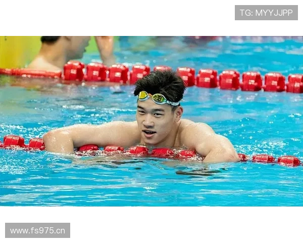 潘展乐训练完直接拎爱马仕去吃夜宵？